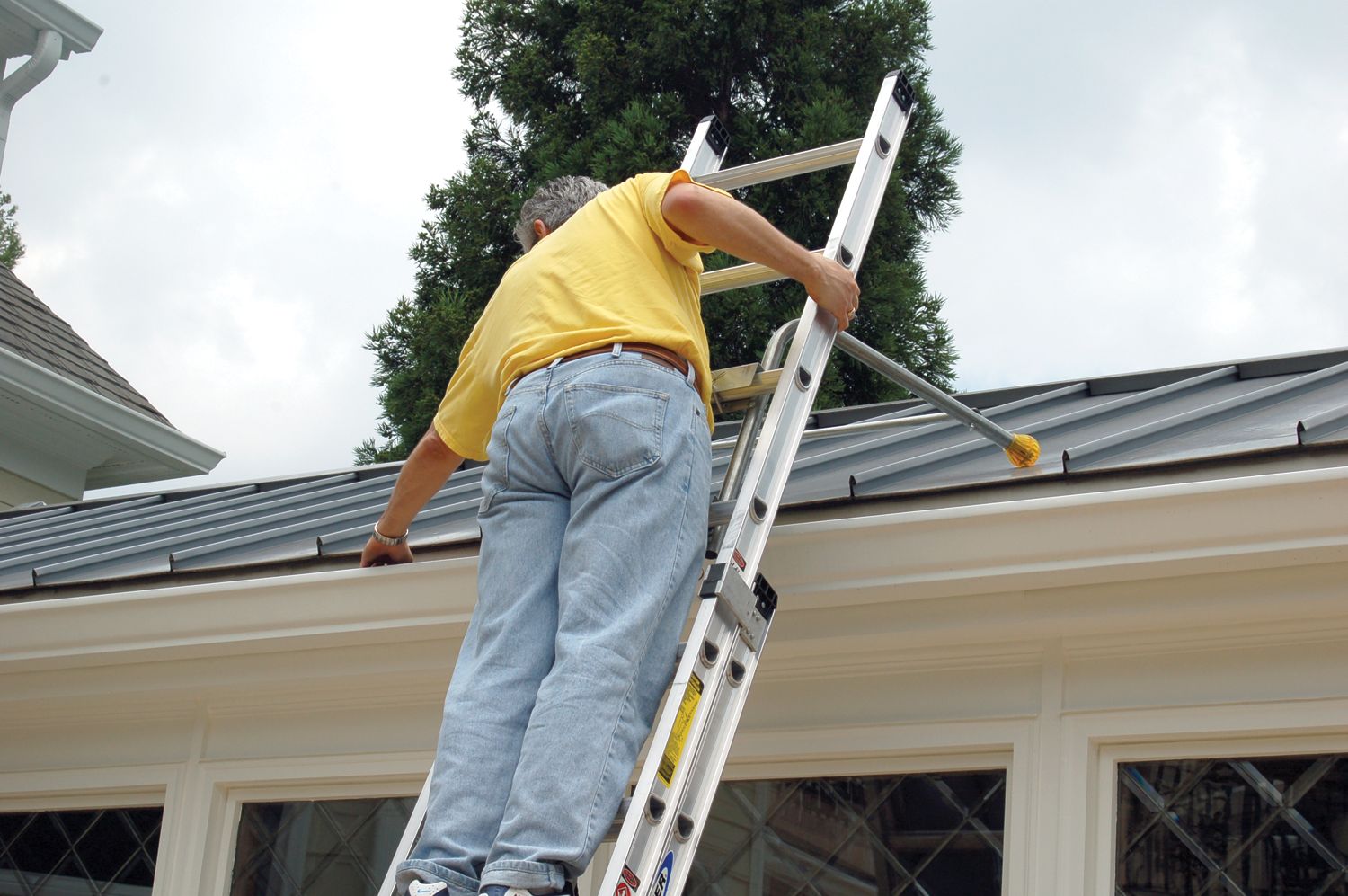 Gutter Cleaning Professional Tips