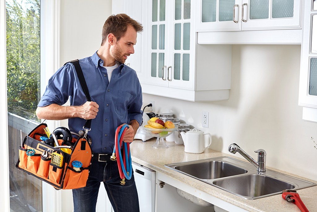 Qualities Of A Plumber That You Should Notice While Hiring His Services In Burleigh Waters