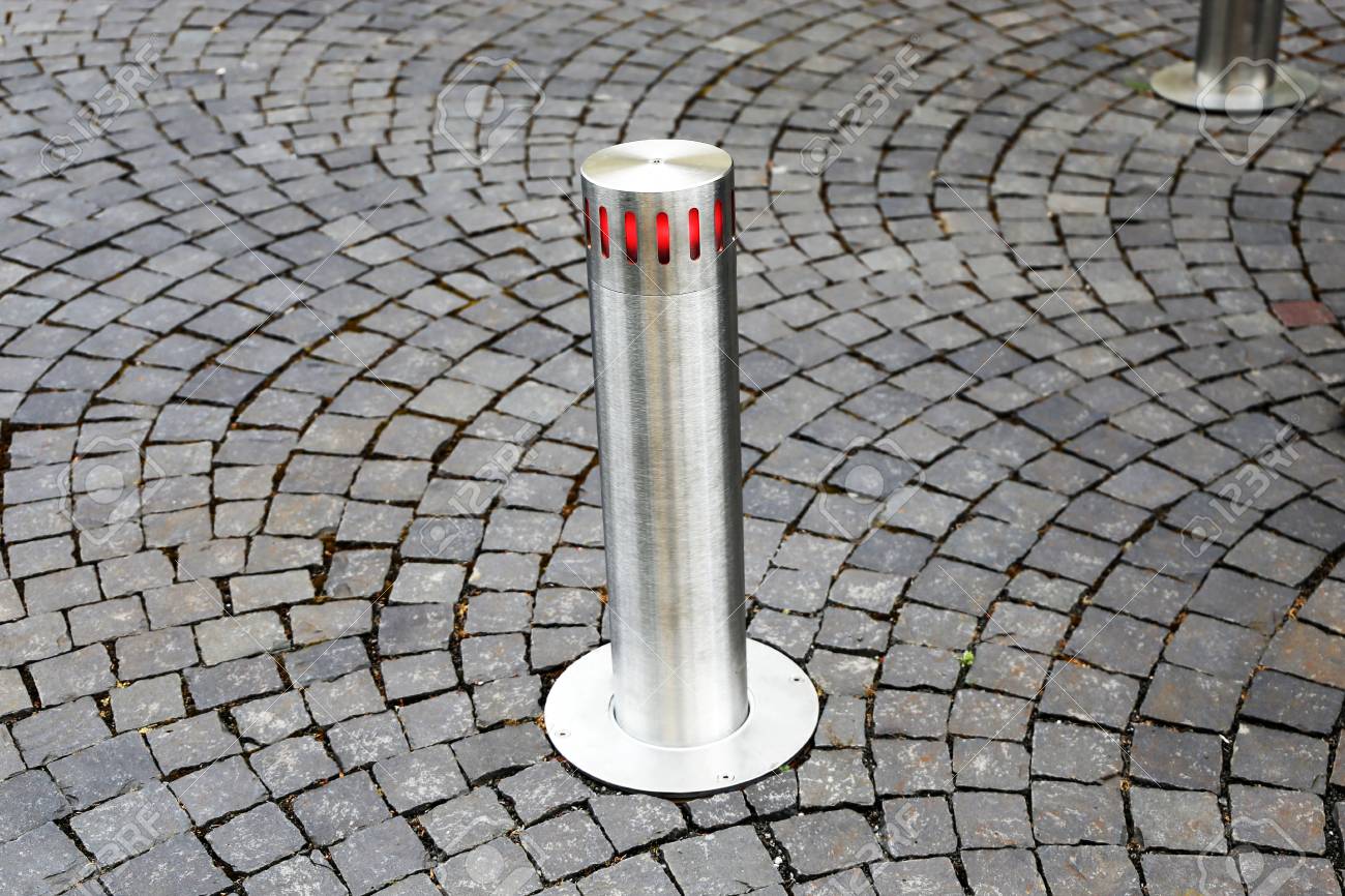 Retractable Bollard