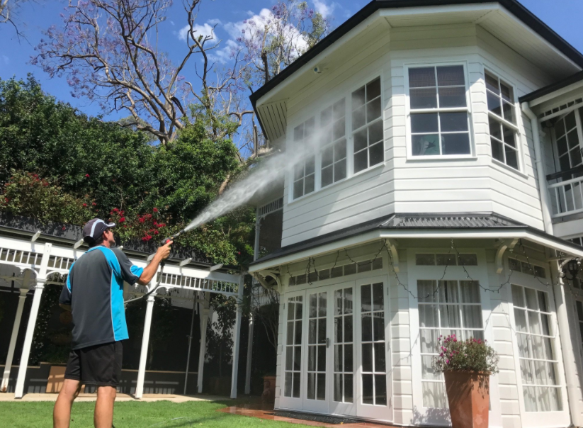 Things to Consider Before Hiring a House Washing Company