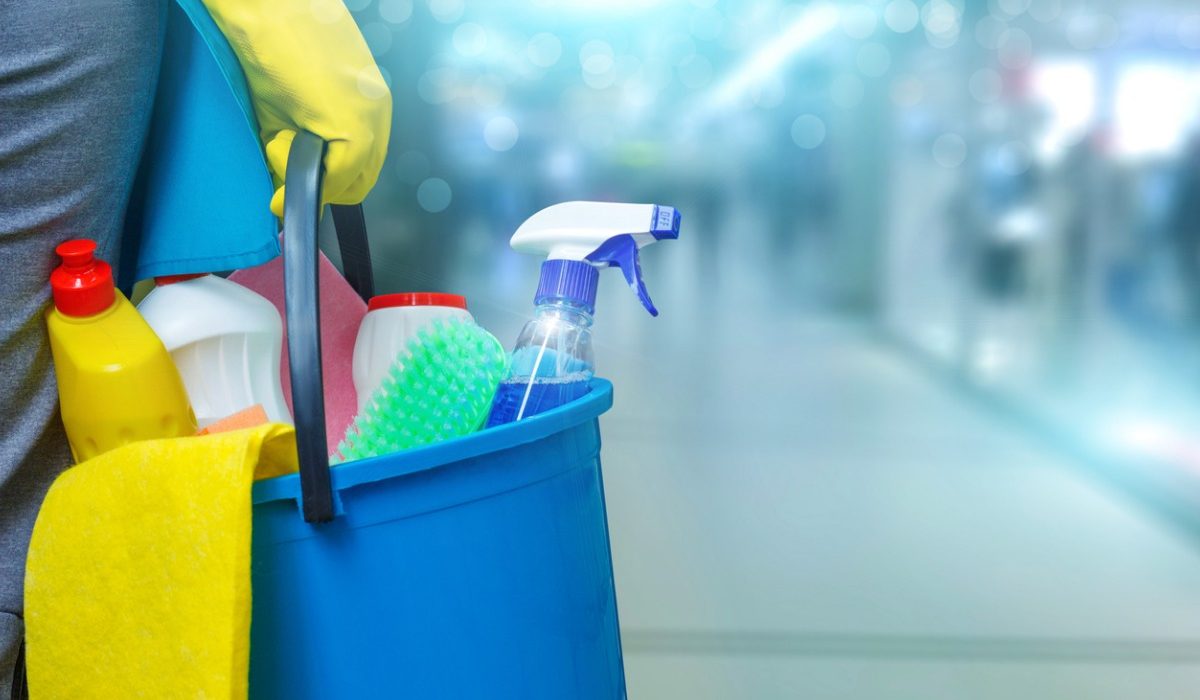 Using Green Cleaning Equipment Supplies To Clean The Floors