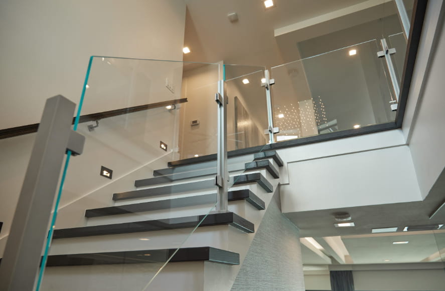 5 Essential Tips For A Successful Glass Railing Installation: